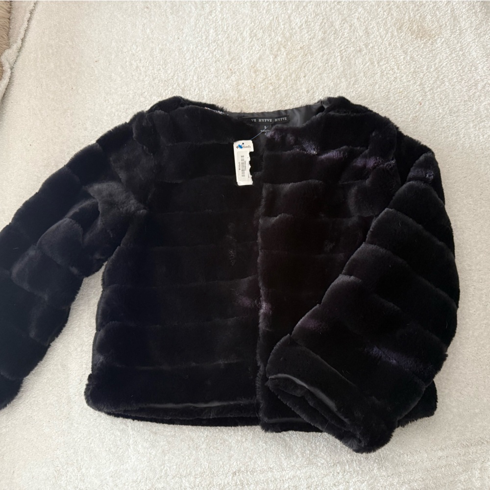 HyFyve Dillards Brand Posh black super soft and warm jacket!